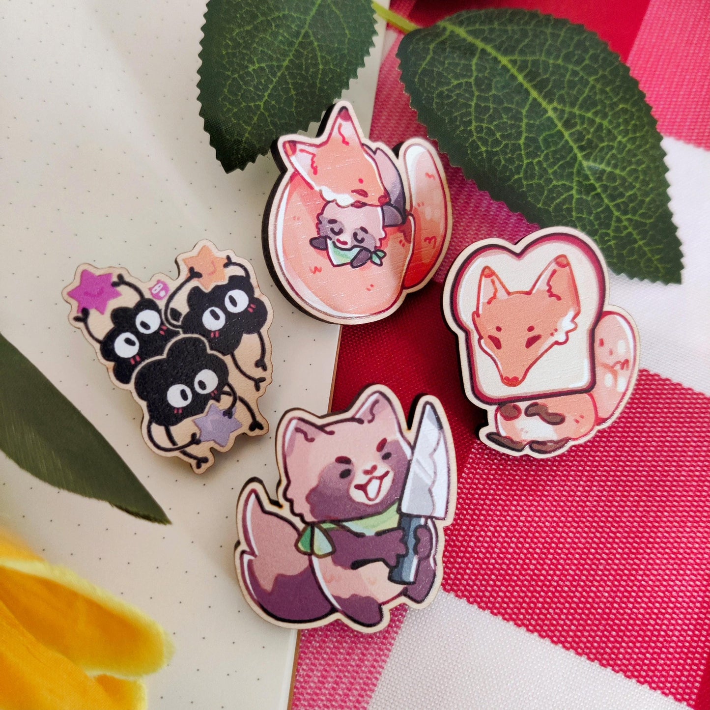 WOODEN PIN Tanuki Raccoon Maple Pinback | 40mm