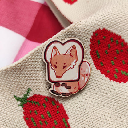 WOODEN PIN Kitsune Fox feat Toast Maple Pinback | 40mm