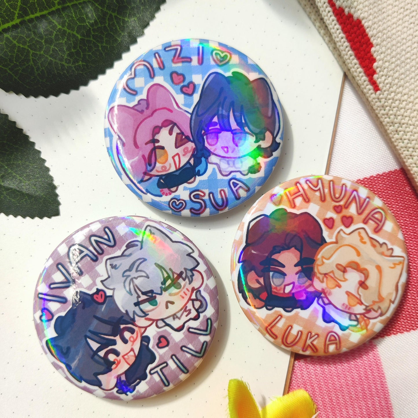 ALIEN STAGE large character holo BADGE 58mm Skrunkly, Till, Ivan, Mizi, Sua, Hyuna, Luka, alnst, ivantill, mizisua, hyuluka, ita bag, deco